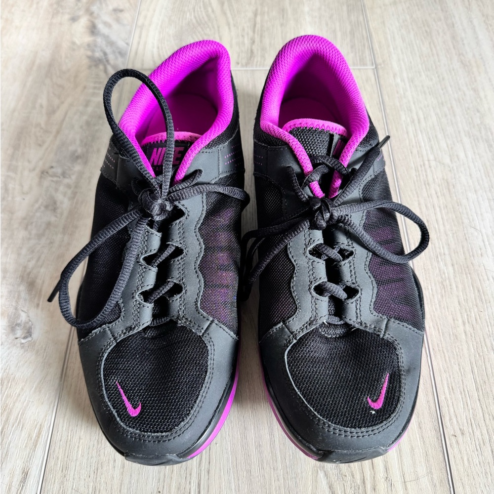 Nike Women's Black and Purple Athletic Shoes